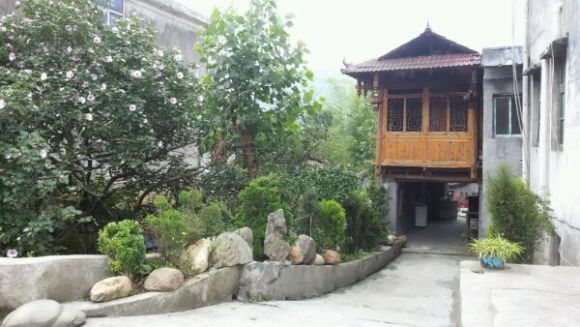 iyz">湖南省南山种畜牧草良种繁殖场(简称南山牧场)位于 /span> span