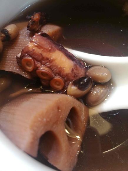 莲藕章鱼猪腱汤