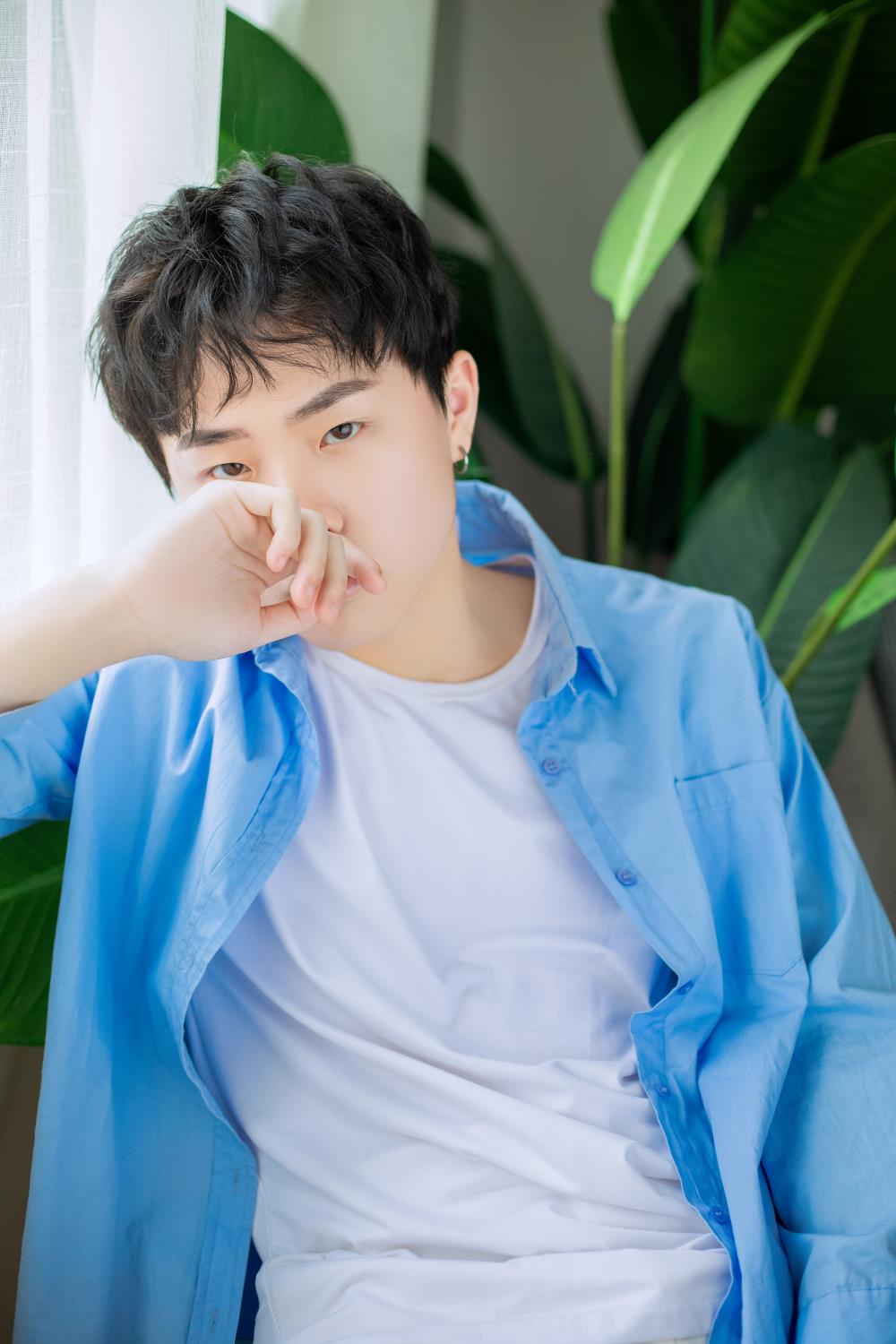  p>小咪,原名朱宏雨,2002年4月20日出生于重庆市,原创歌手.