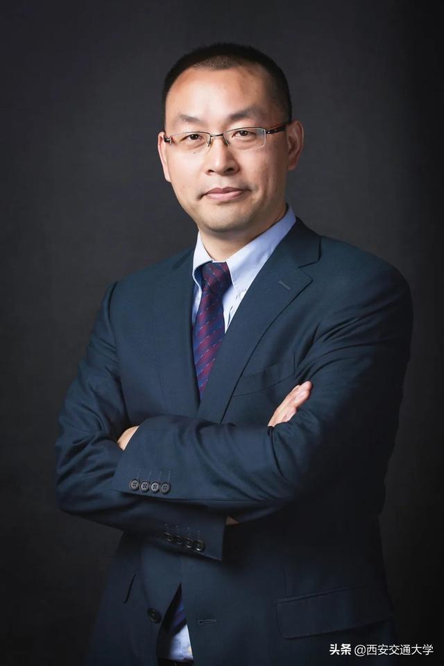 交大党委书记和校长哪个大(西安交大校长大还是书记大)