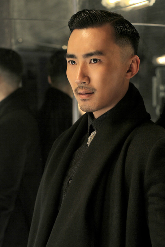  p>何前锋,男,现为中国人民解放军八一电影制片厂剧团演员,2008年出道