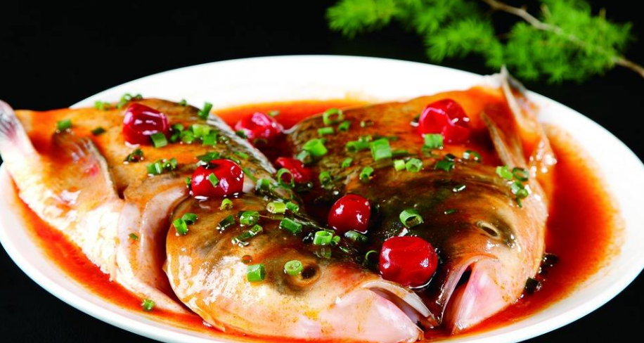  p data-id="gnxaups34u">香辣大鱼头是一道美食,食品原料胖头鱼(花鲢