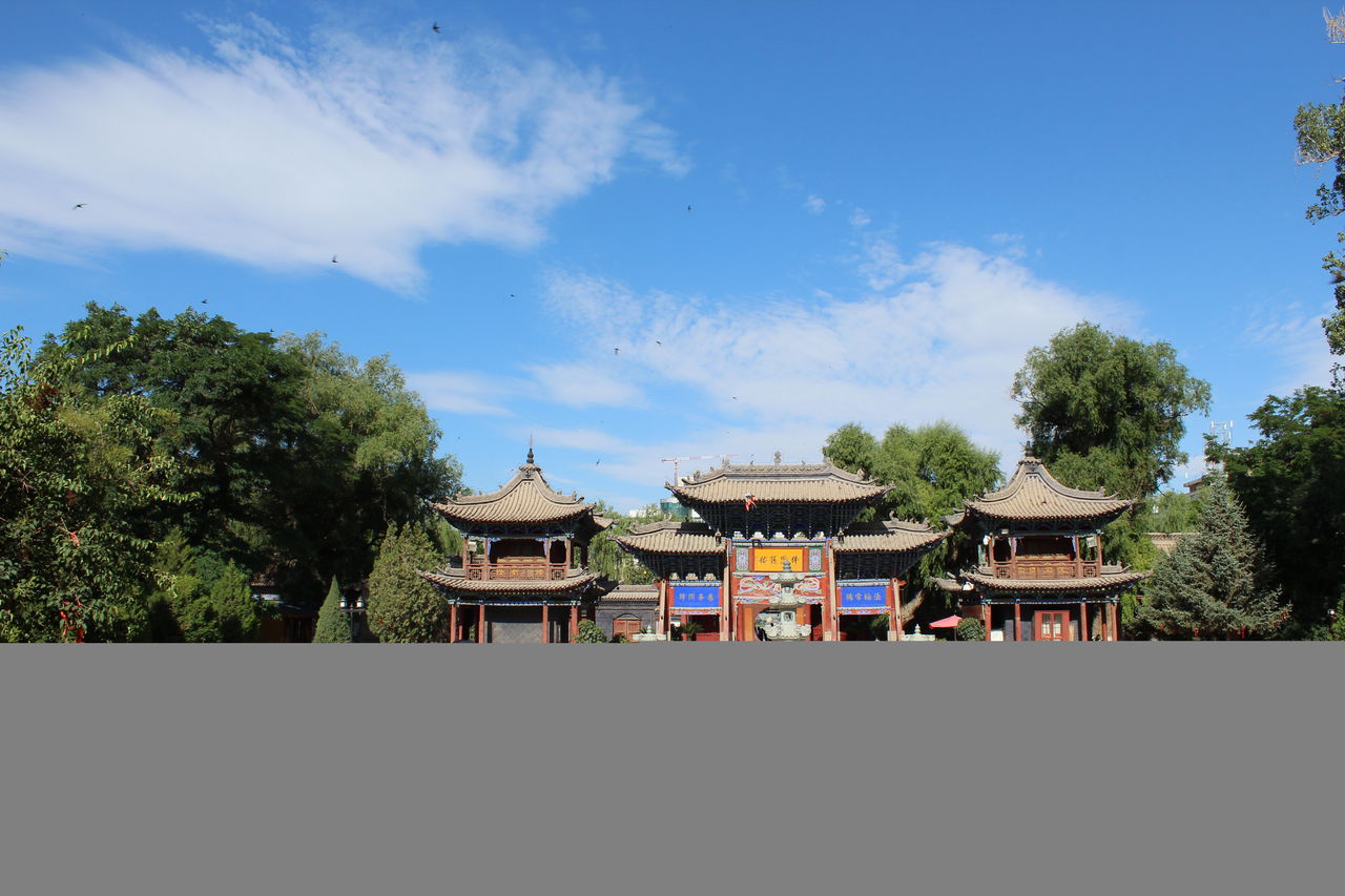  p data-id="gnx0p4b4cf">西宁大佛寺位于青海省西宁市教场街东南端