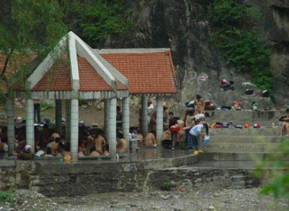  p data-id="gnwlcpvlp4">熊耳山汤河温泉风景区,地处卢氏县汤河乡