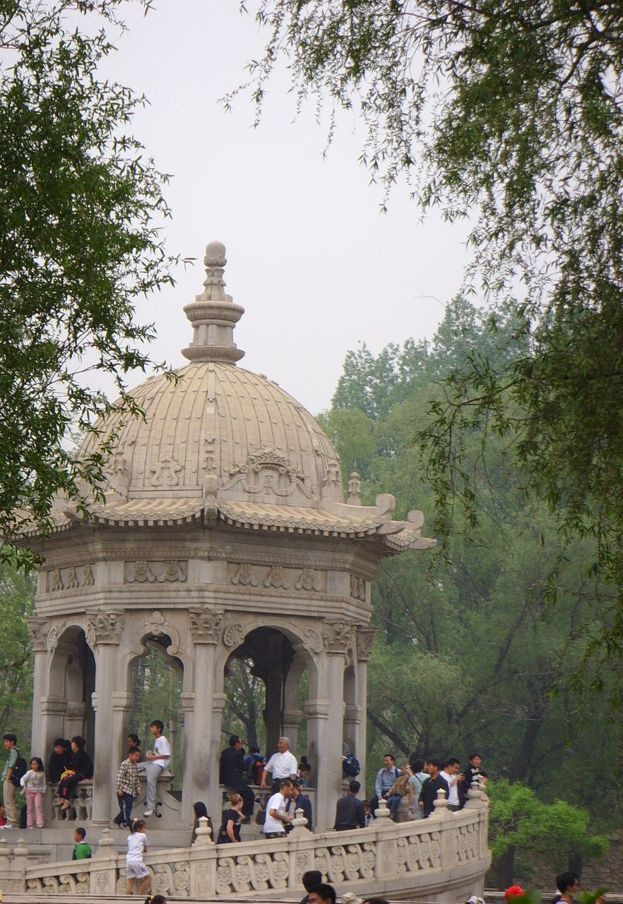 始建于1707年(清康熙四十六年),由圆明园及其附园长春园和绮春园(后