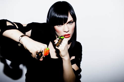  p>jessie j(全名:jessica ellen cornish),1988年3月27日出生于英国