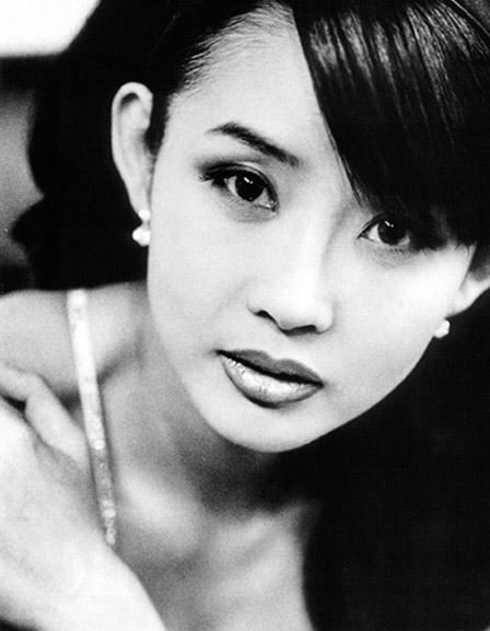  p>崔真实(         ,1968年12月24日~2008年10月2日),出生于韩国首尔