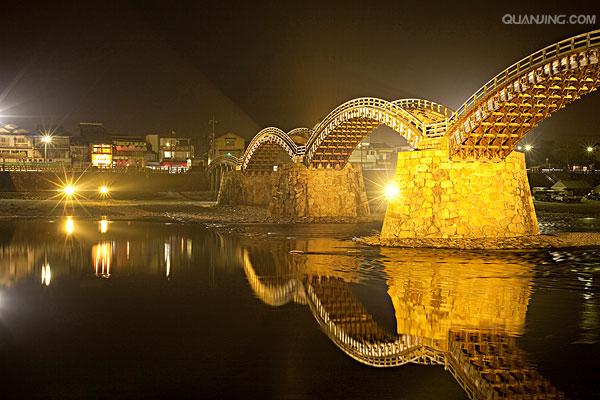  p>拱桥(arch bridge)指的是在竖直平面内以拱作为结构主要承重构件的