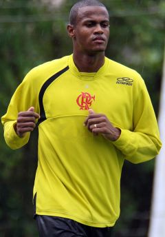 里贝罗·桑托斯(airton ribeiro santos),1990年2月21日出生于巴西