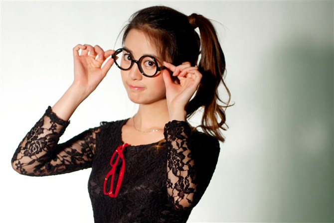  p>吴双(艺名:无双),女.