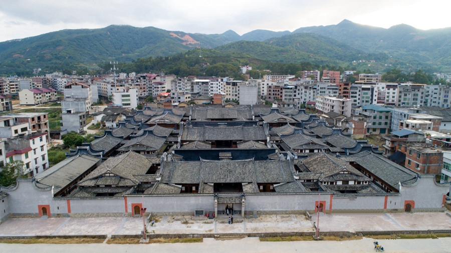  p data-id="gnvhd4008s">宏琳厝俗称新壶里,座落于福建省福州市闽清