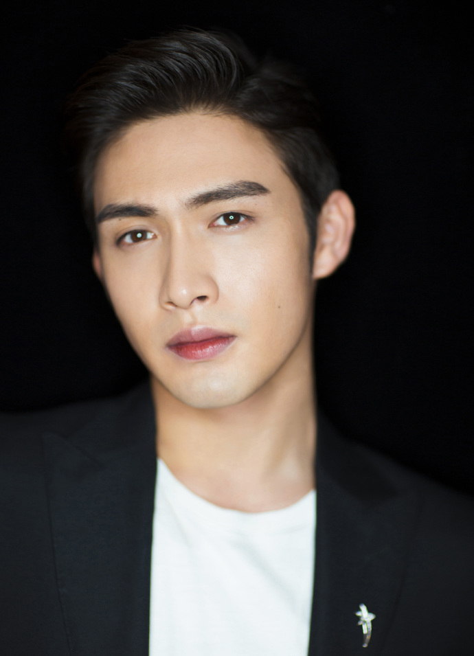  p>张彬彬,1993年1月19日出生于江苏省无锡市,中国内地影视男演员