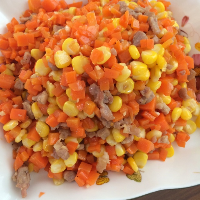 胡萝卜玉米炒肉丁
