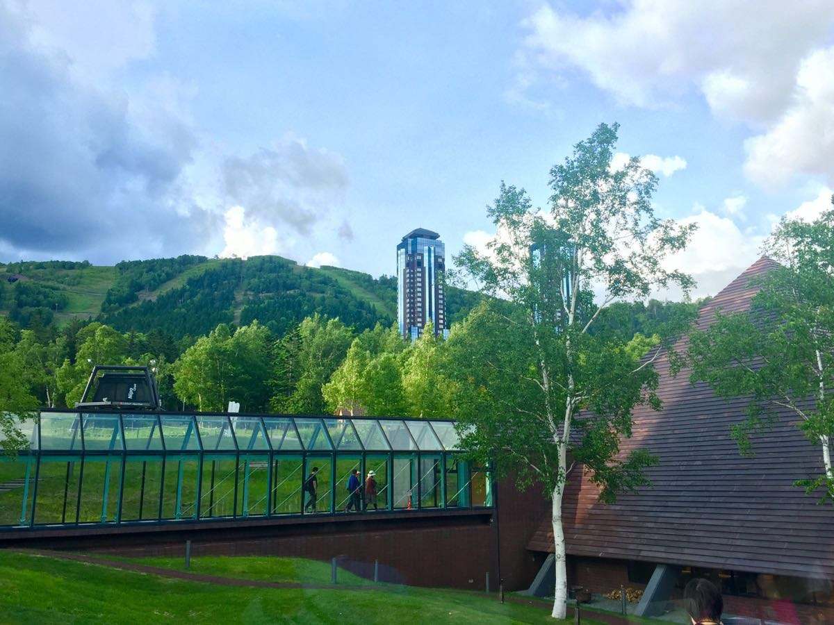  p>星野tomamu度假村是日本星野集团旗下的家庭度假村,位于北海道中央