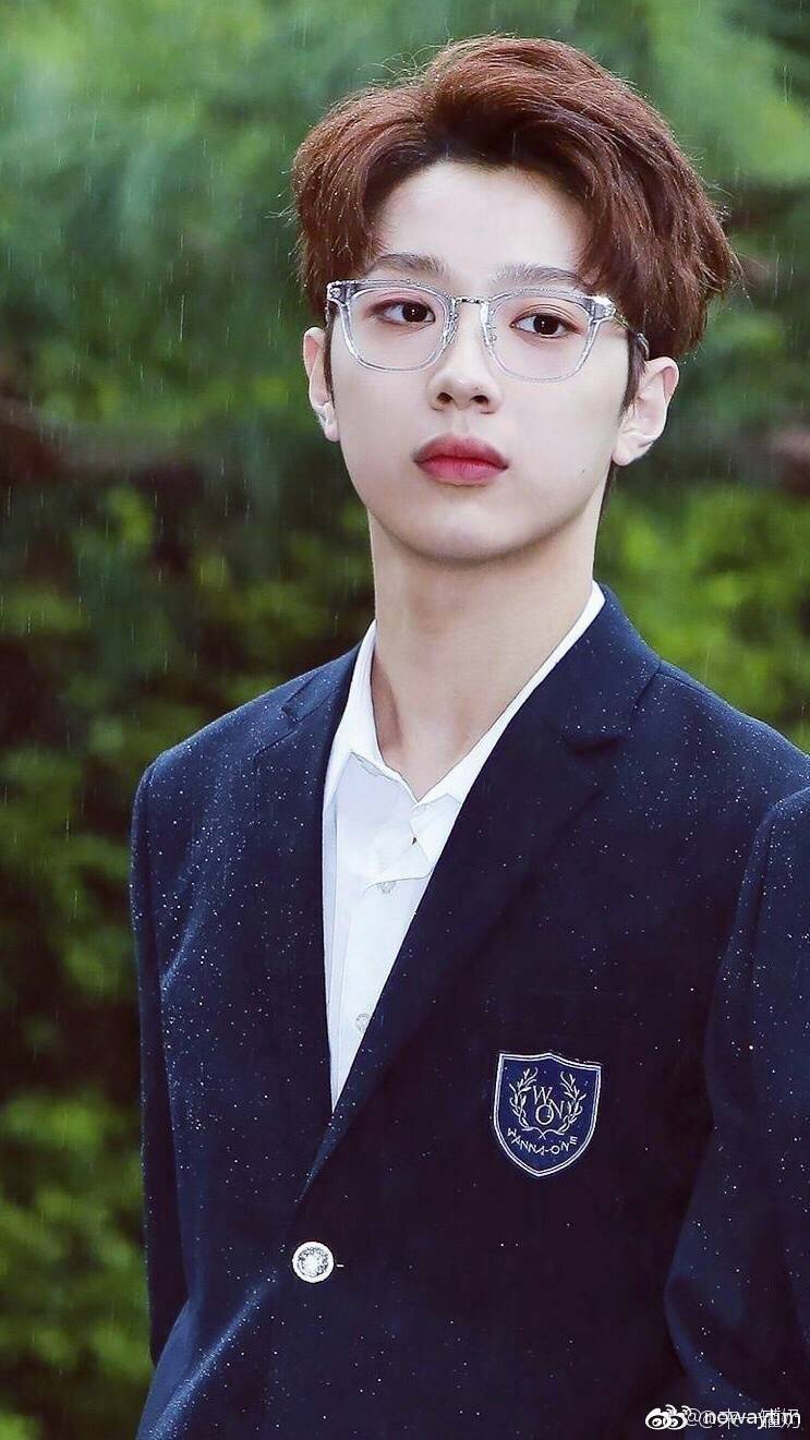  p>赖冠霖,2001年9月23日出生于台湾省台北市,中国台湾男歌手,演员,前