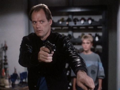 美剧《 a target="_blank" href="/item/神探亨特/7089708" data