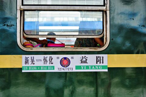  p>冷水江西站,位于湖南省 a target="_blank" href="/item/冷水江市