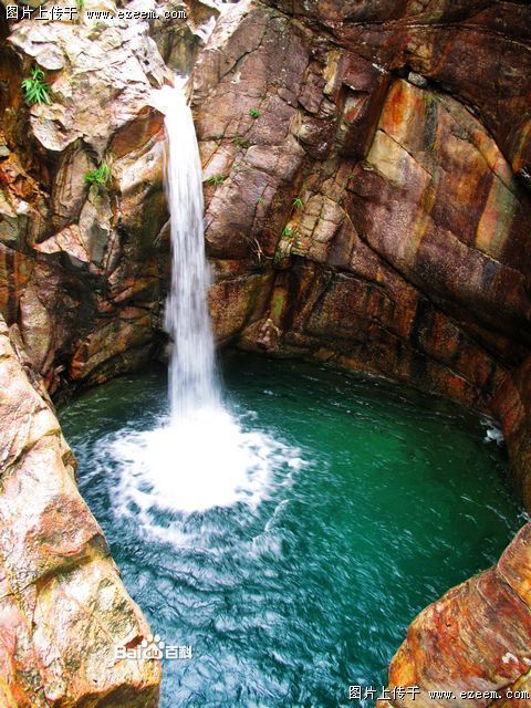  p>百潭谷是位于揭西五经富镇中和村庵背的磜墙崆瀑布,因秀丽风光被