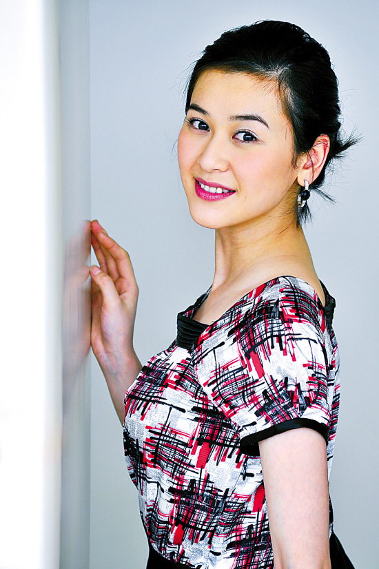  p data-id="tghvpdrhcbdp">《彩云片片》是甄妮演唱歌曲. /p>