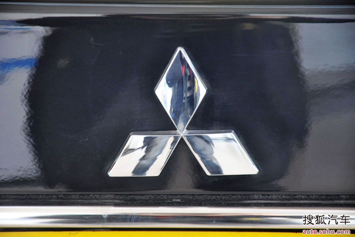  p>三菱蓝瑟是东南汽车推出的三菱车标轿车,属国产车,市场定位在 a