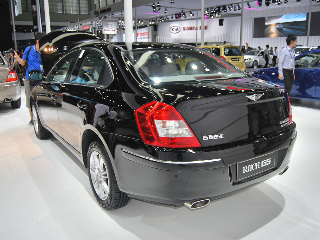 瑞麒g5的长/宽/高分别达到4714mm×1794mm×1473mm,轴距达到了2700 mm