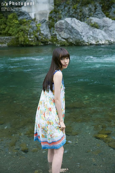  p>饭丰万理江 i>(marie iitoyo) /i>,1998年1月5日出生于日本千叶县