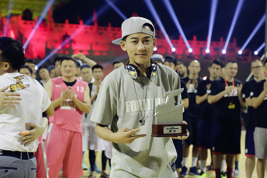 中国内地嘻哈蓝调创作型男歌手,音乐制作人,主持人