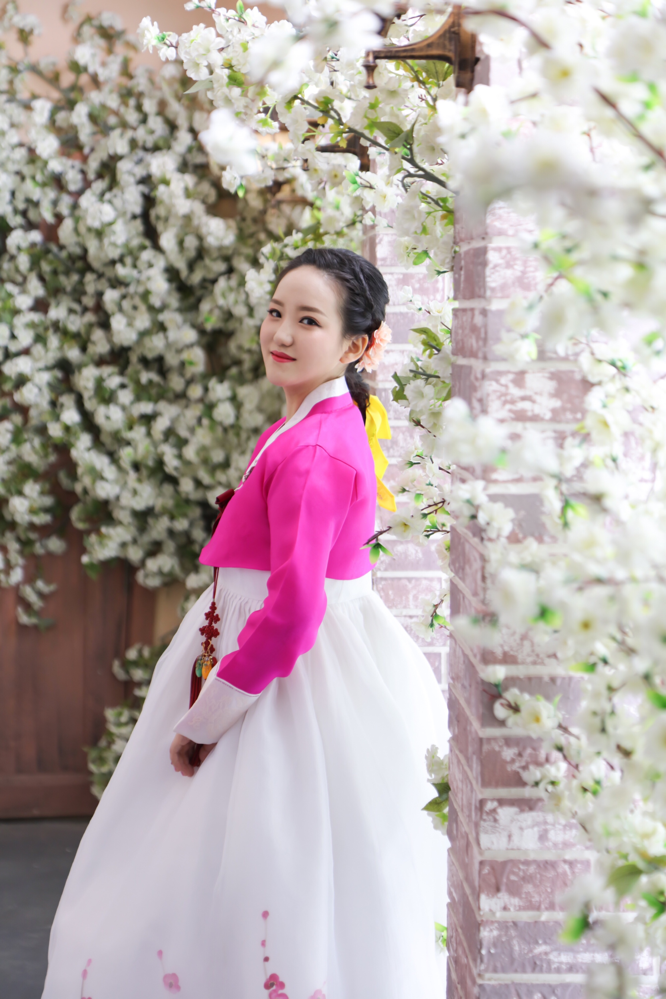  p>金香伶,女,朝鲜族,延边歌舞团歌唱演员.