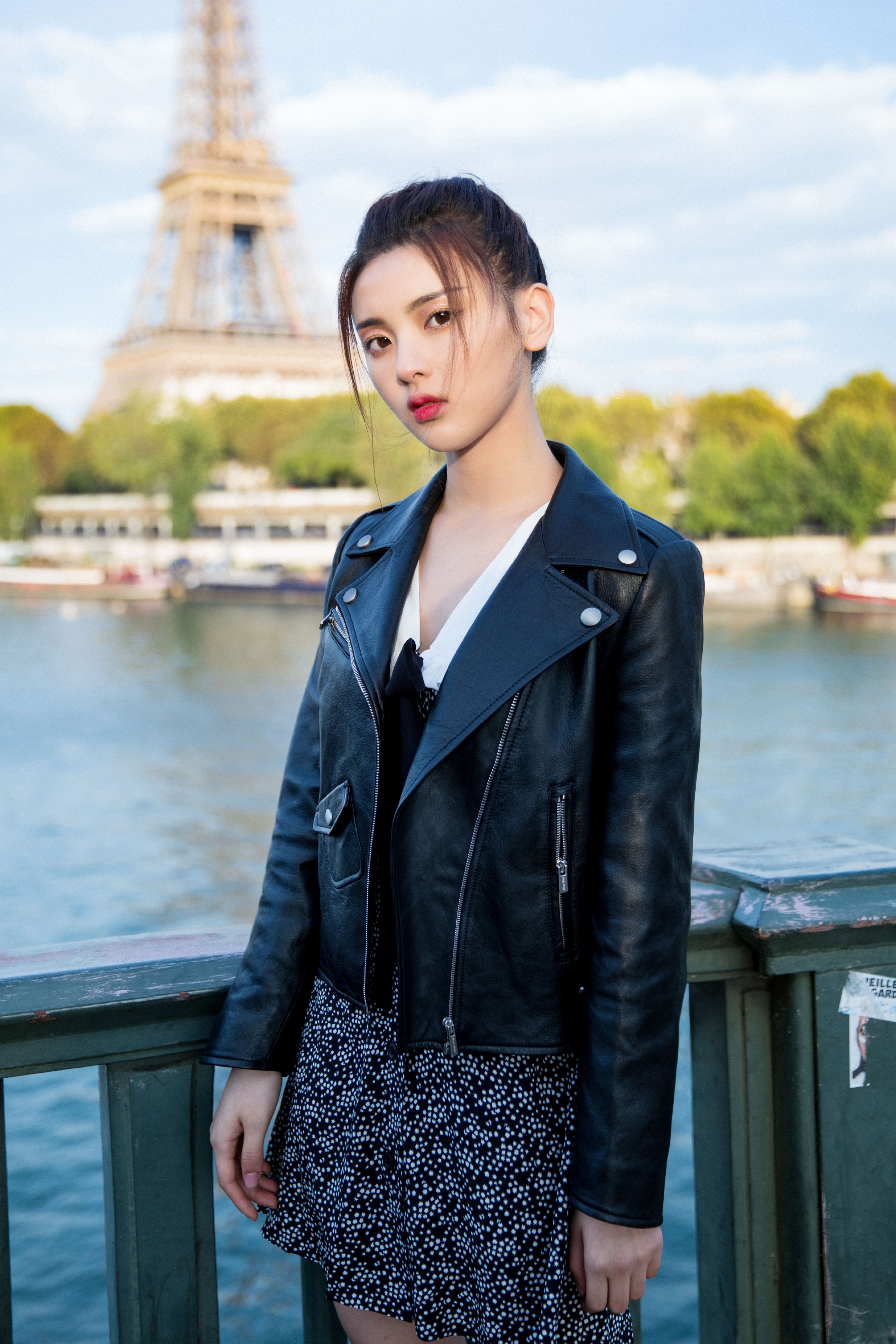  p>杨超越,1998年7月31日出生于江苏省盐城市大丰区,中国内地影视女