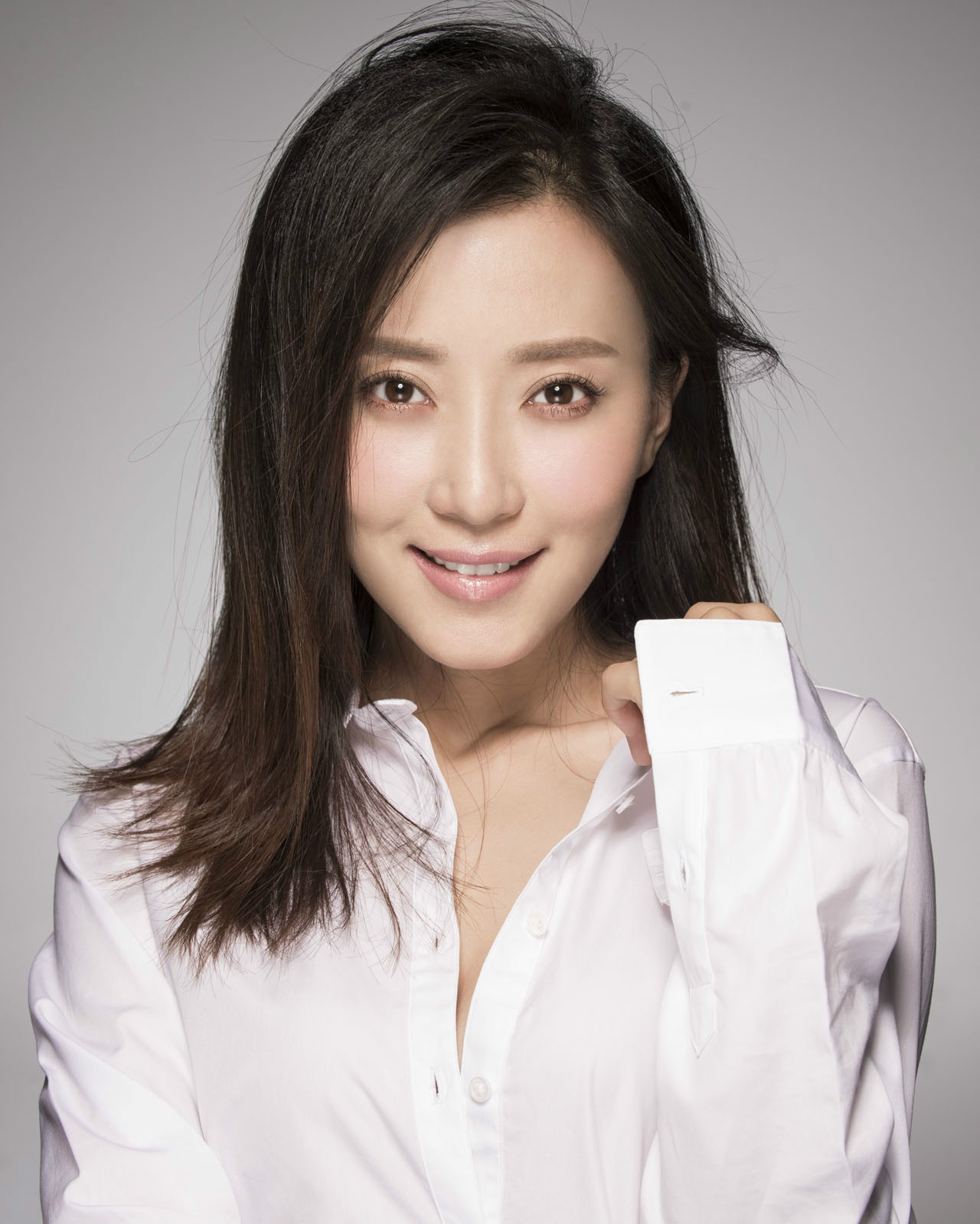  p>王泫伊,祖籍天津,出生地甘肃兰州,毕业于 a target="_blank" href=