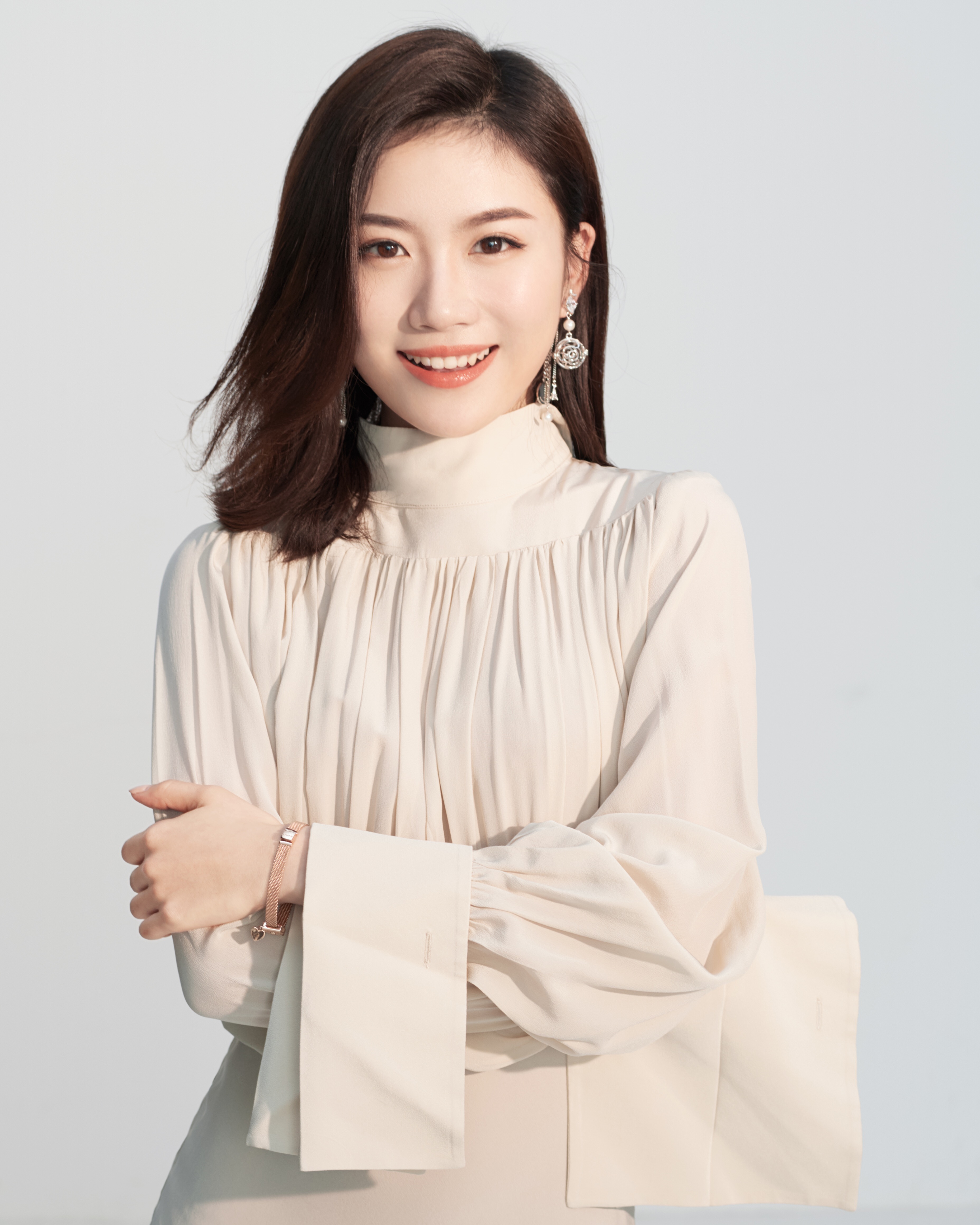  p>辛嘉宝,中国内地女主持人,毕业于 a target="_blank" href="/item