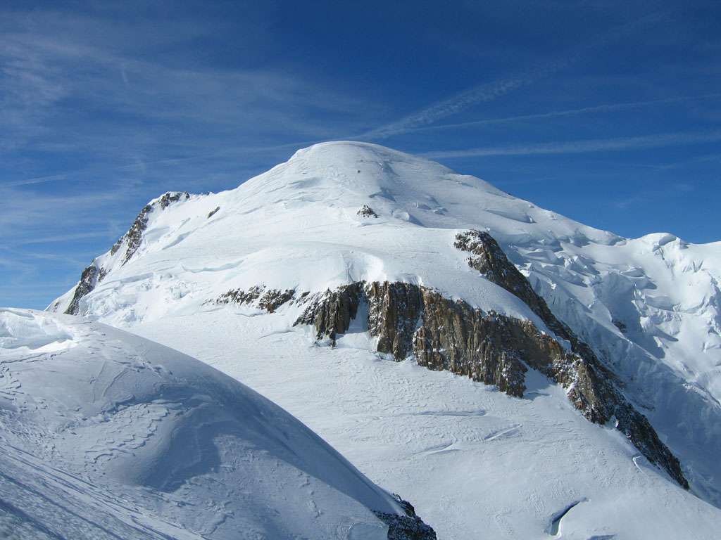  p>勃朗峰(法语:mont blanc,意大利语:monte bianco,意为白色之山),又