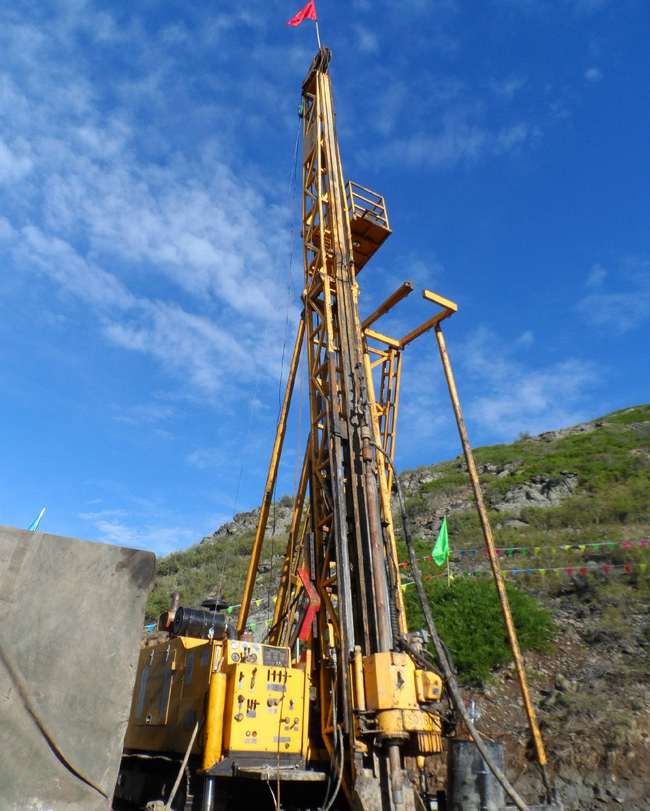  p>钻塔是一种具有一定高度和跨度的金属桁架,是 a href="#" data