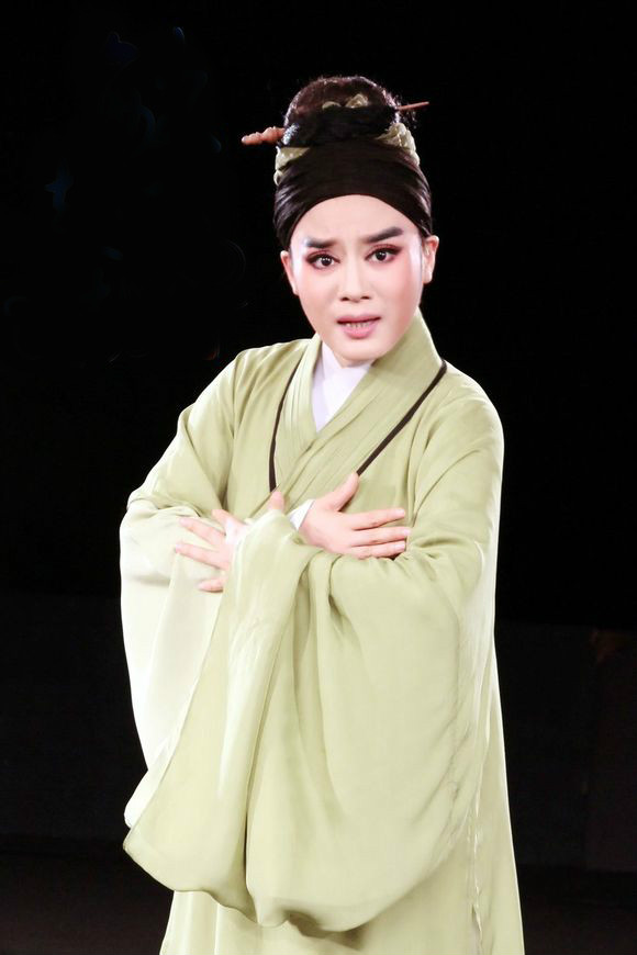 王一敏,原 a target="_blank" href="/item/福建省芳华越剧团/9913630