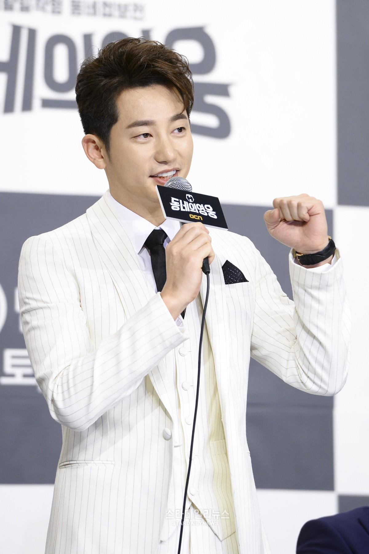  p>《邻家英雄》是韩国 a target="_blank" href="/item/ocn/13134752