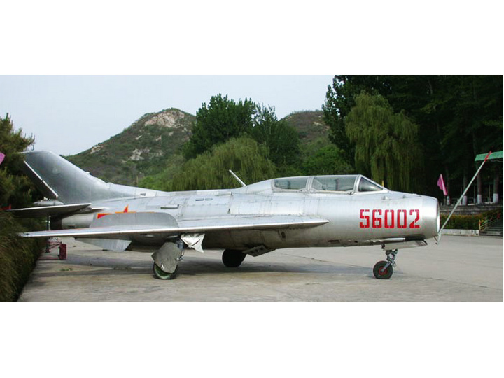 歼教-6教练机