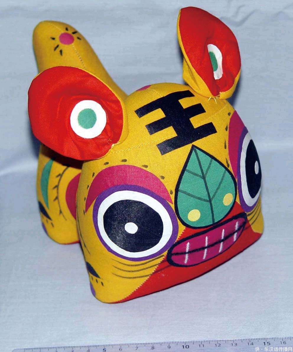 一种古代就已在中国民间广为流传的传统工艺品,它又是很好的儿童玩具