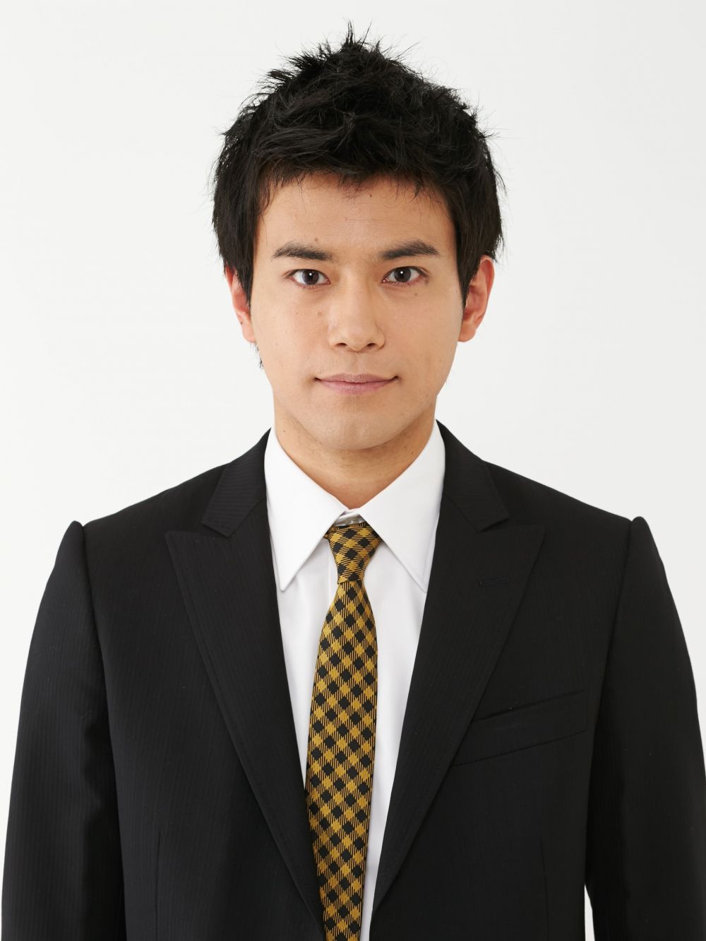  p>洼冢俊介,1981年11月6日出生于日本横须贺,日本演员,毕业于横须贺