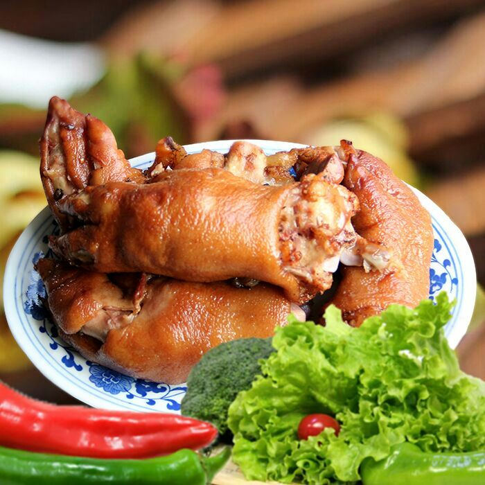 ">王洛红烧猪蹄是河南省许昌市(曹操定都地)襄城县王洛镇一道传统名吃