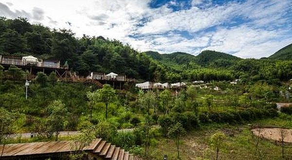  p>梅岭神龙潭位于江西省南昌市 a href="#">梅岭 /a>景区腹地,距 a