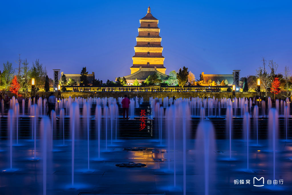  p data-id="gnwk9za9fq">大雁塔北广场,位于陕西省西安市,北起雁塔路