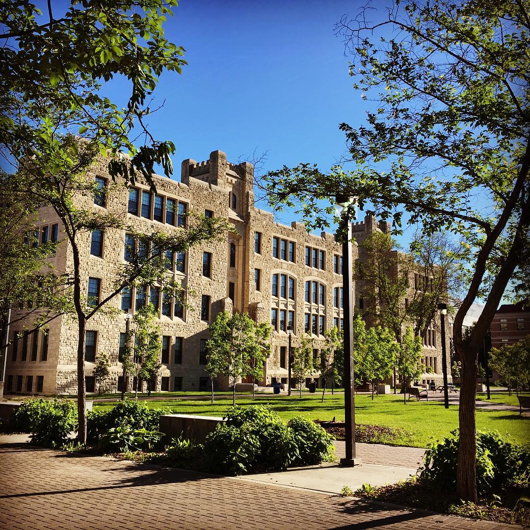  p> b>曼尼托巴大学(university of manitoba) /b>,简称曼大,坐落于 a