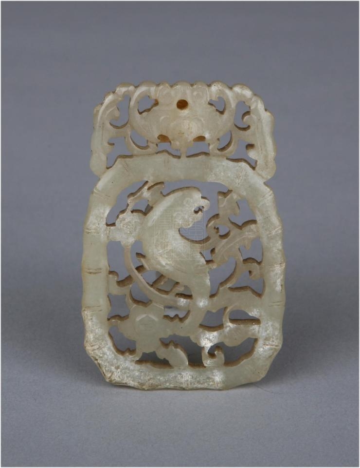 清青玉镂雕鹦鹉蝙蝠纹佩饰