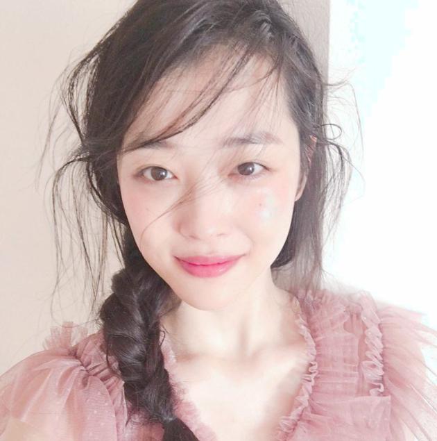  p>崔雪莉(         /sulli,1994年3月29日—2019年10月14日),本名崔