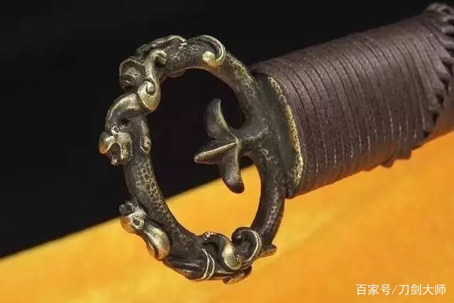 三国时期汉剑与环首刀的地位不可同日而语，环首刀只是士兵的佩刀_百科TA说