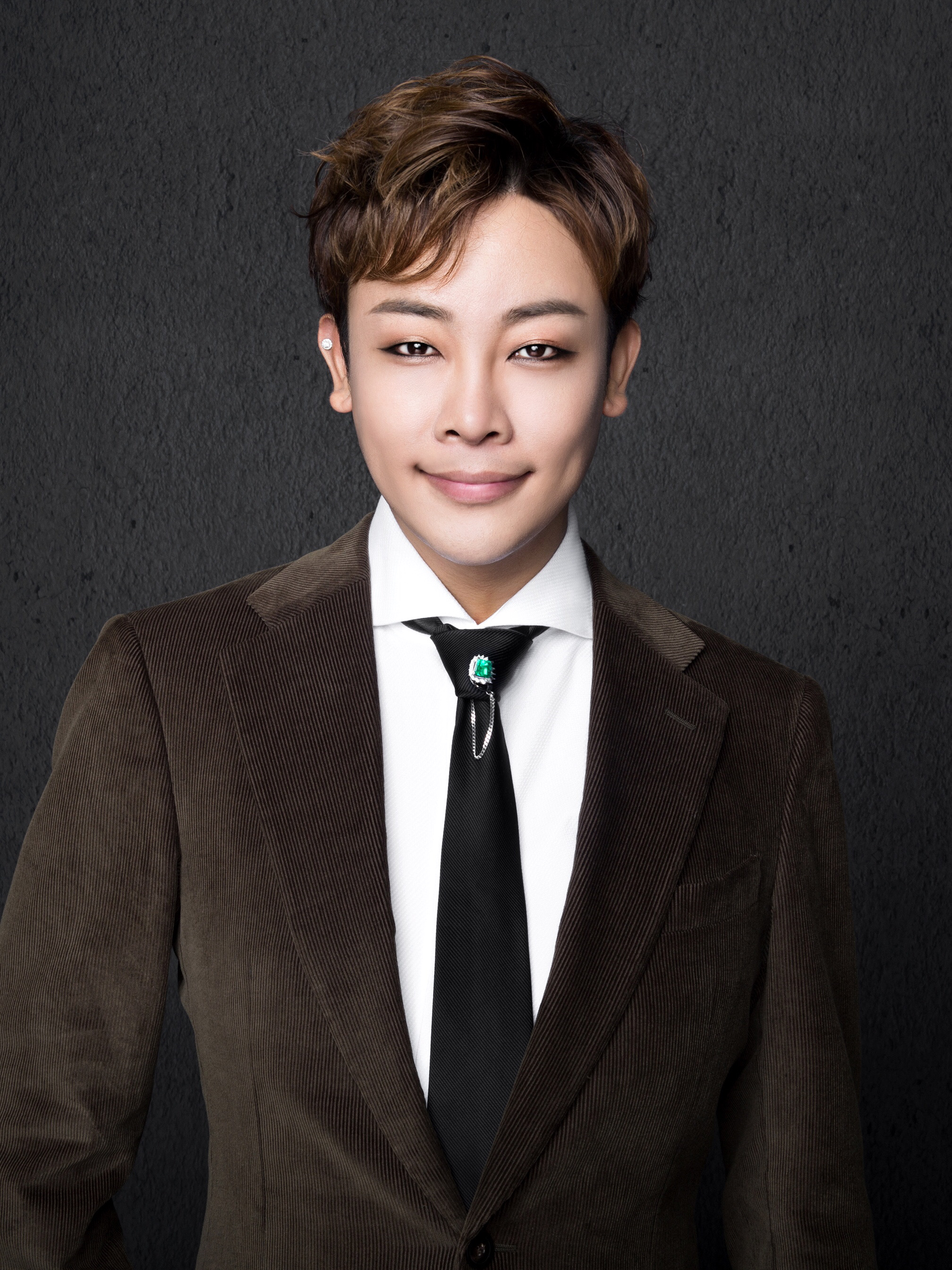 金佑熙,韩国男演员,12岁开始接受专业美术