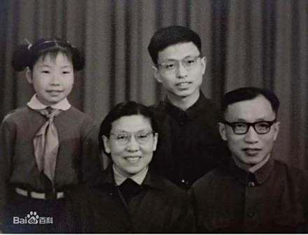 <p>张益唐合照