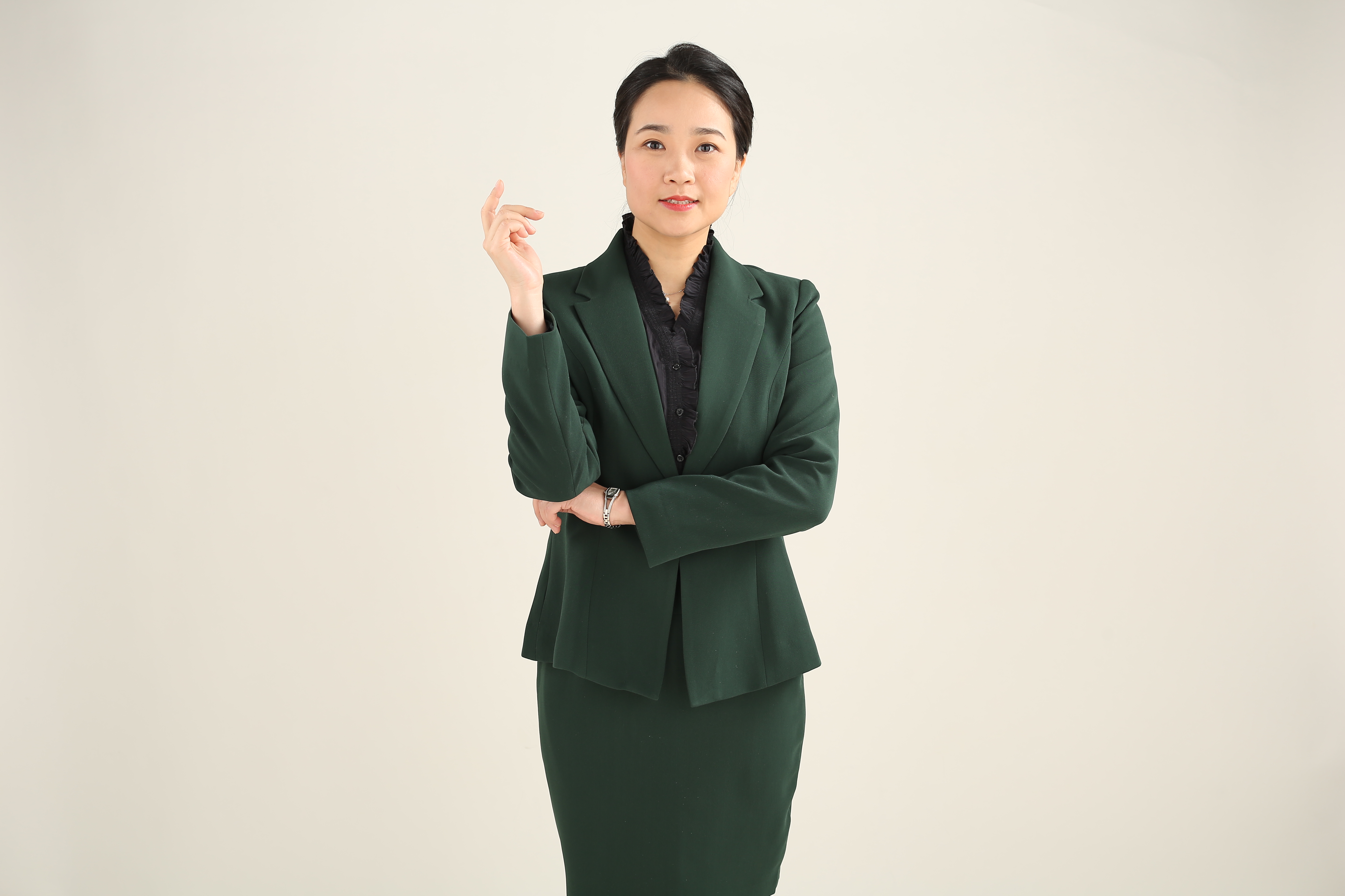 省哈尔滨人, sup data-ctrid="z71qqj0">1 /sup>高级礼仪培训师 sup