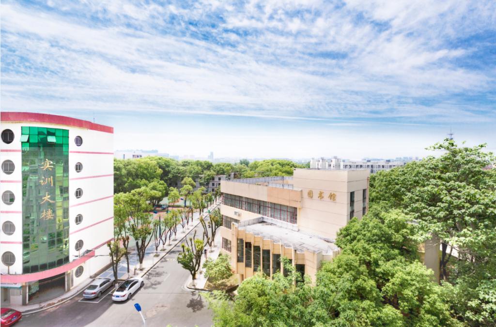  p>江西青年职业学院是公办全日制普通高等职业院校,为江西省优质专科