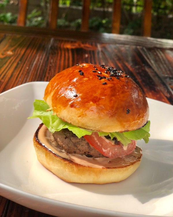 焖烧牛肉汉堡